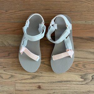 Teva Original Universal Sandals Pink and Grey size 9